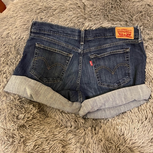 Levi’s shorts - Picture 3 of 3